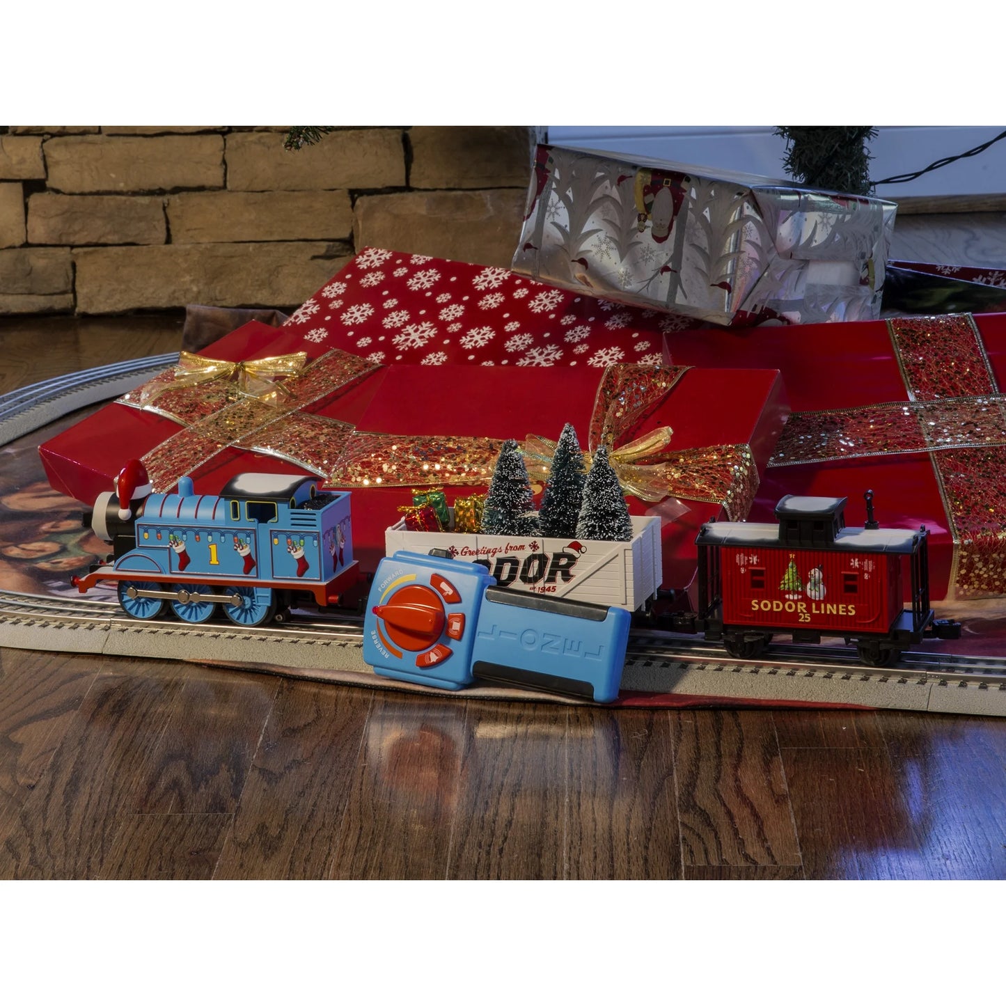 Lionel 6-85324 Thomas & Friends Christmas O Gauge Model Train Set with Remote and Bluetooth