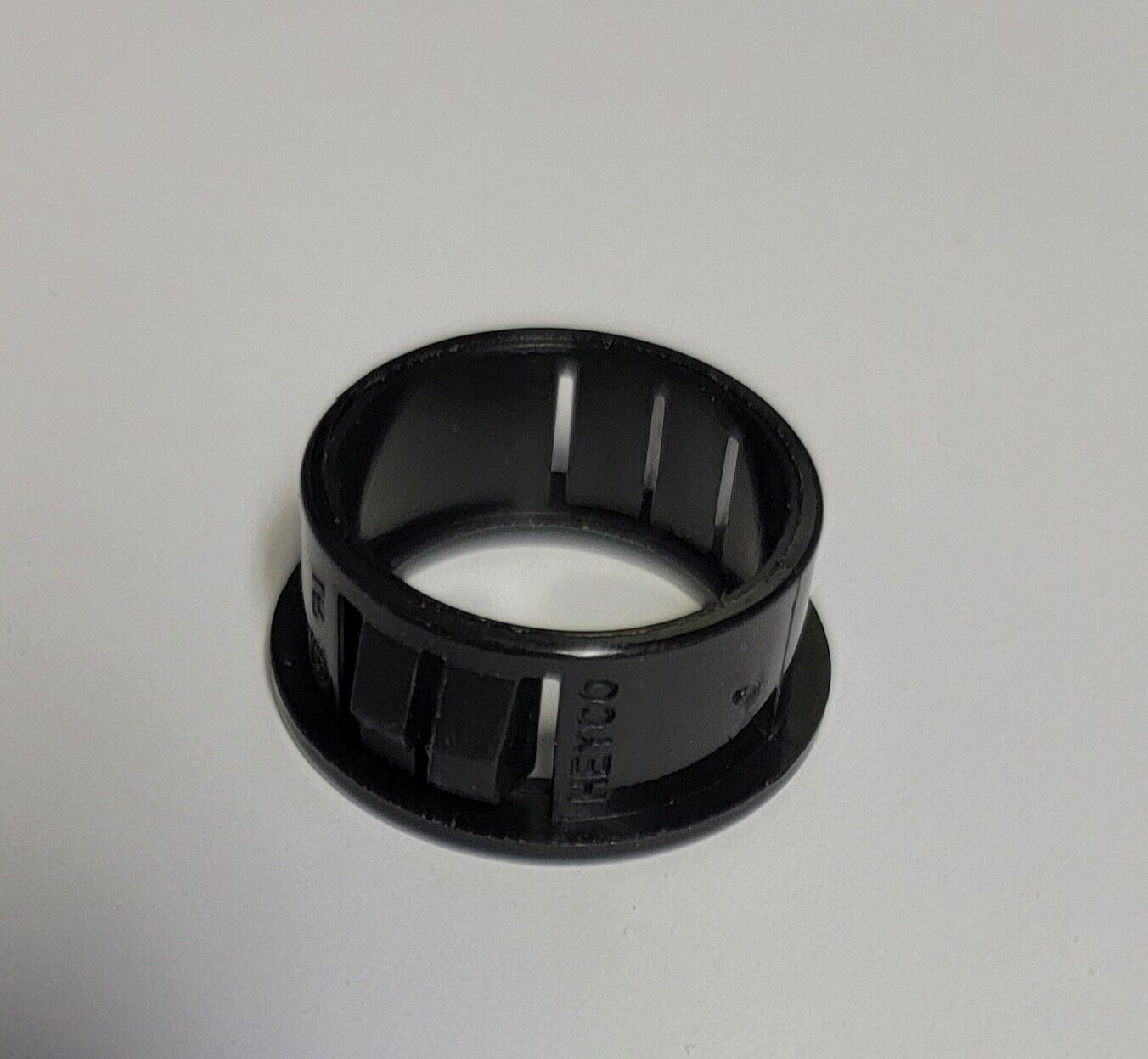 Heyco SB 1.00-12 Snap Bushings Grommets Tracker Boat Marine Set Of 25
