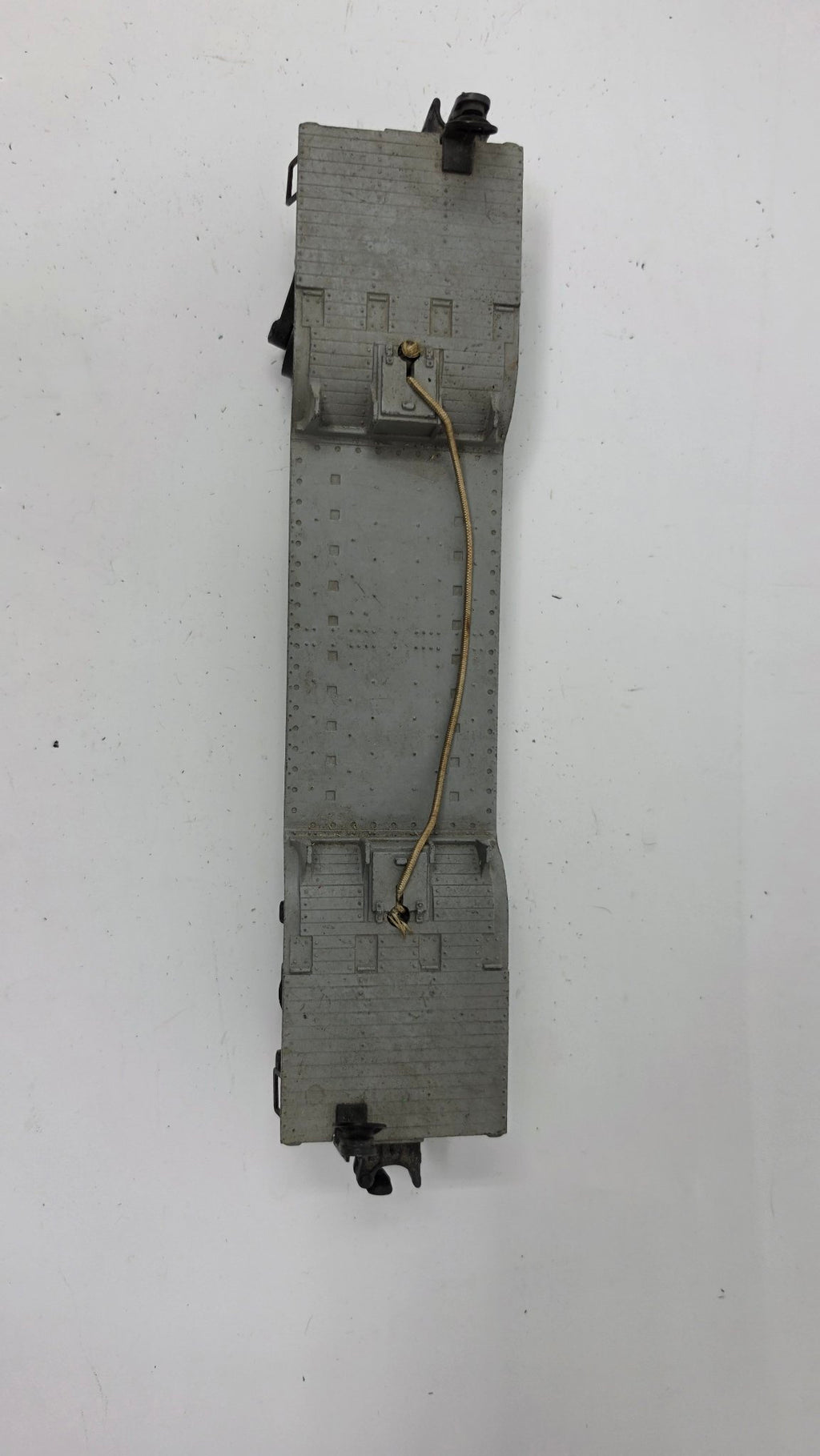 Lionel 6561 Gray Flat Car with Cable — Used (O Gauge)