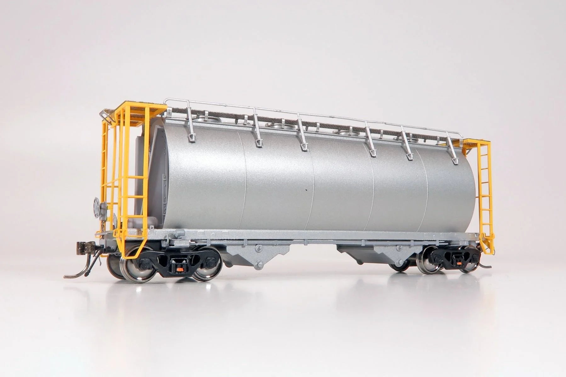 Rapido Trains 172098 HO Unlettered Procor 3000cuft Aluminum Hopper with Handrail