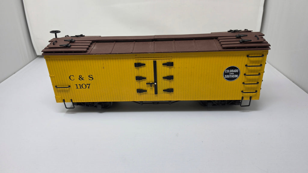 USED Bachmann Big Haulers Colorado & Southern #1107 G scale refrigerator car