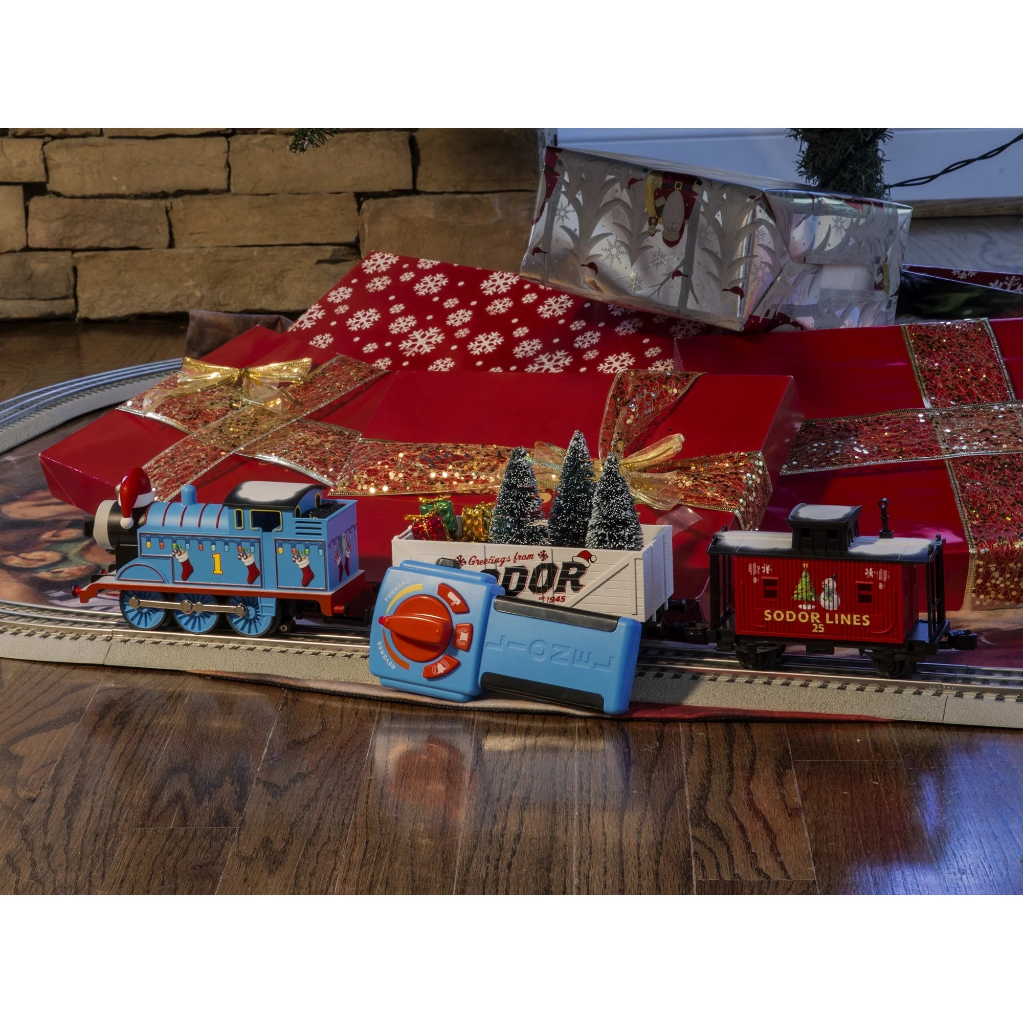 Lionel 6-85324 Thomas & Friends Christmas O Gauge Model Train Set with Remote and Bluetooth