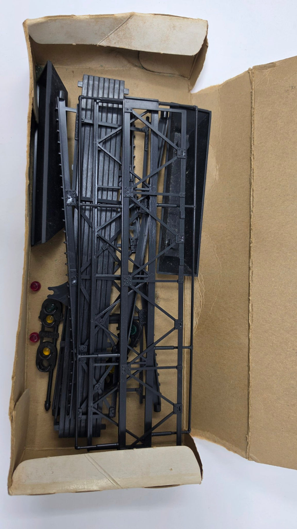 Plasticville Signal Bridge 1403 — Used, Open Box (O/S Gauge)