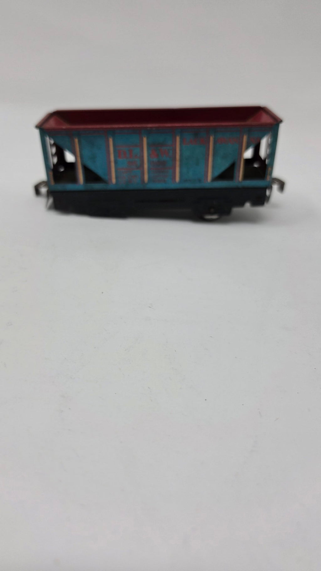 Vintage Tinplate D.L. & W. Lackawanna Hopper 86000 — Used (O Gauge)