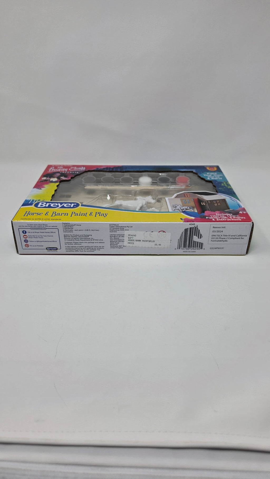 Breyer #4245 Horse & Barn Paint & Play Set