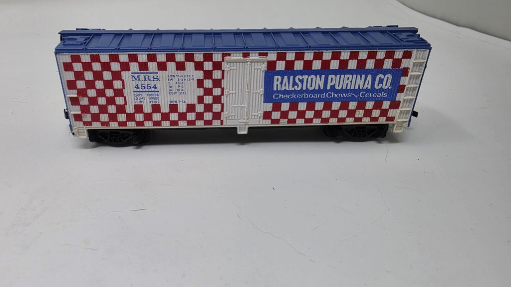 HO Box Cars With Logos