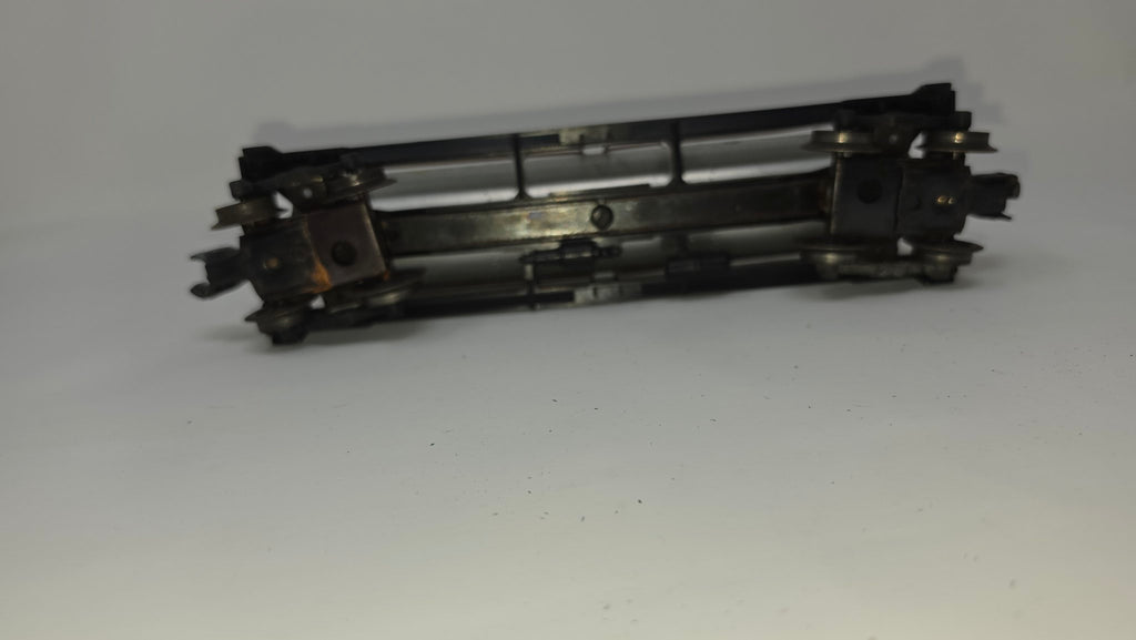 Lionel Sunoco 3-Dome Tank Car — Used (O Gauge)