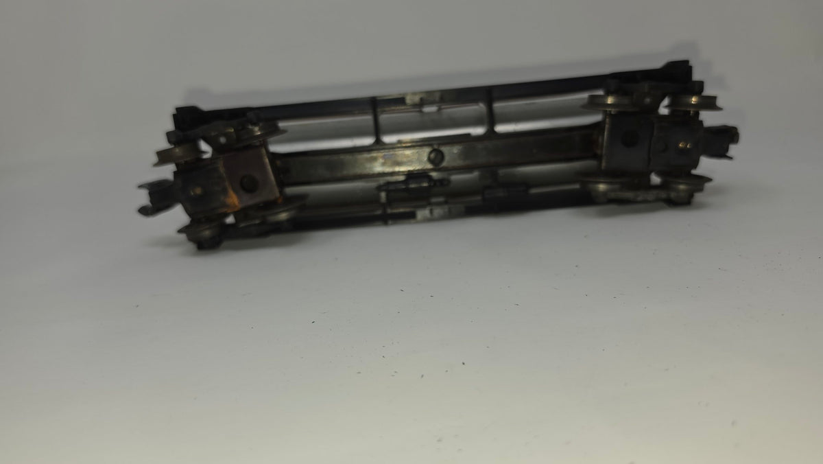 Lionel Sunoco 3-Dome Tank Car — Used (O Gauge)