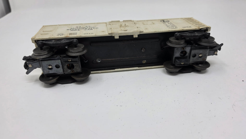 Lionel 3482 Automatic Refrigerated Milk Car with Platform — Used (O Gauge)