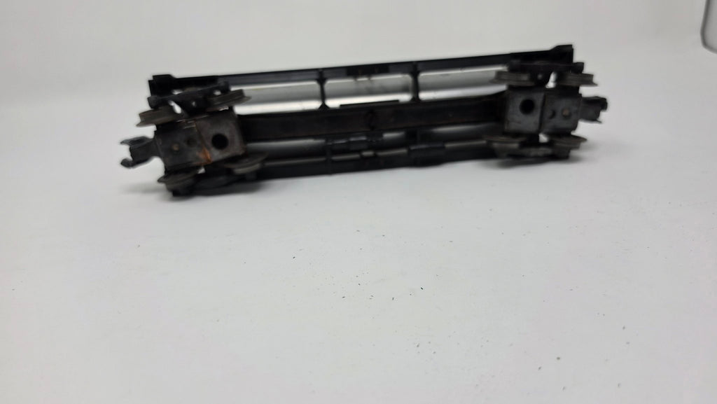 Lionel Sunoco 3-Dome Tank Car — Used (O Gauge)