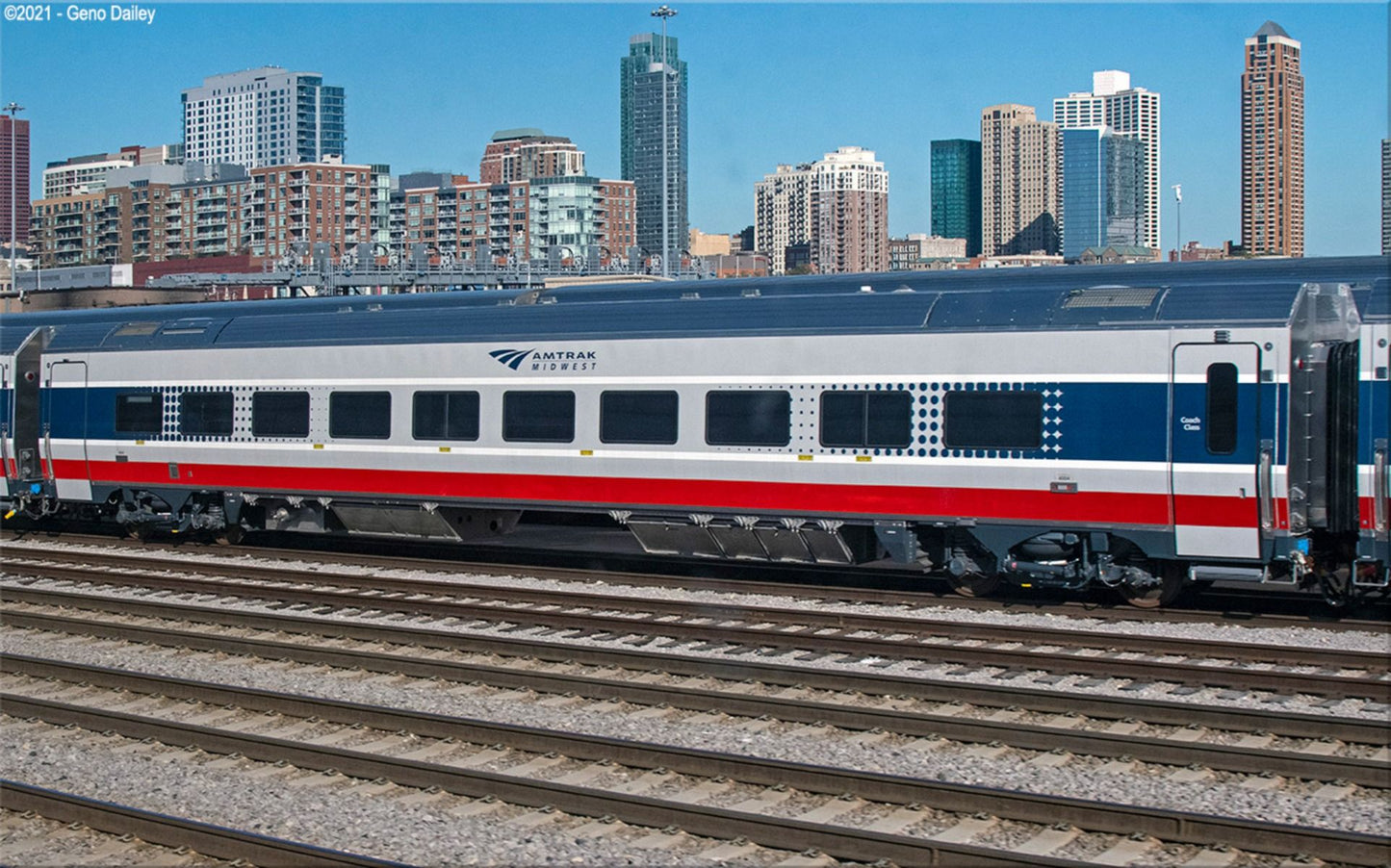 Bachmann 74503, HO Scale Siemens Venture Coach, Amtrak #4008, Midwest Scheme