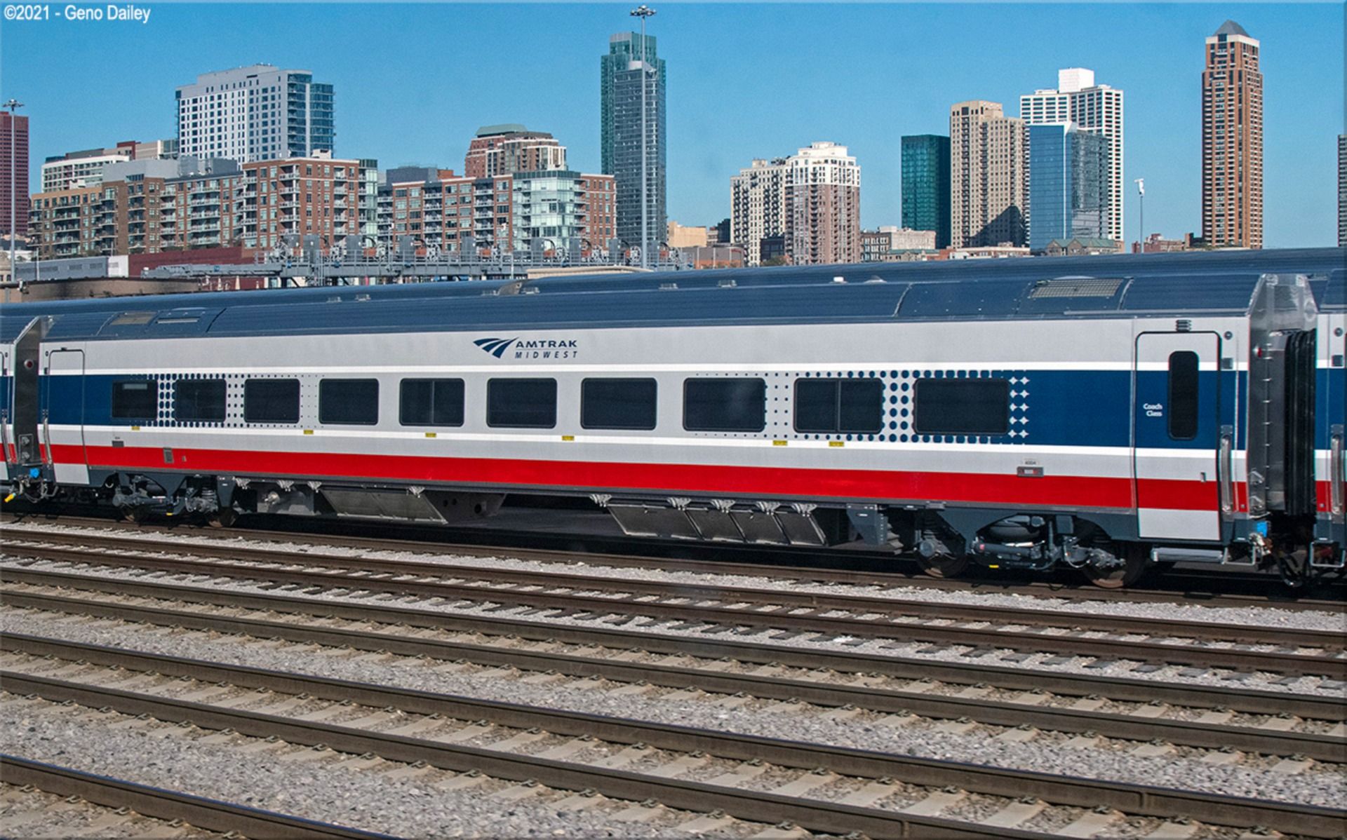 Bachmann 74503, HO Scale Siemens Venture Coach, Amtrak #4008, Midwest Scheme
